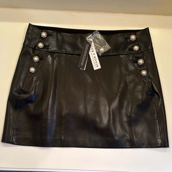 New Alice + Olivia Black Faux Leather Skirt with Pearl Buttons. Size 12. - Picture 1 of 8